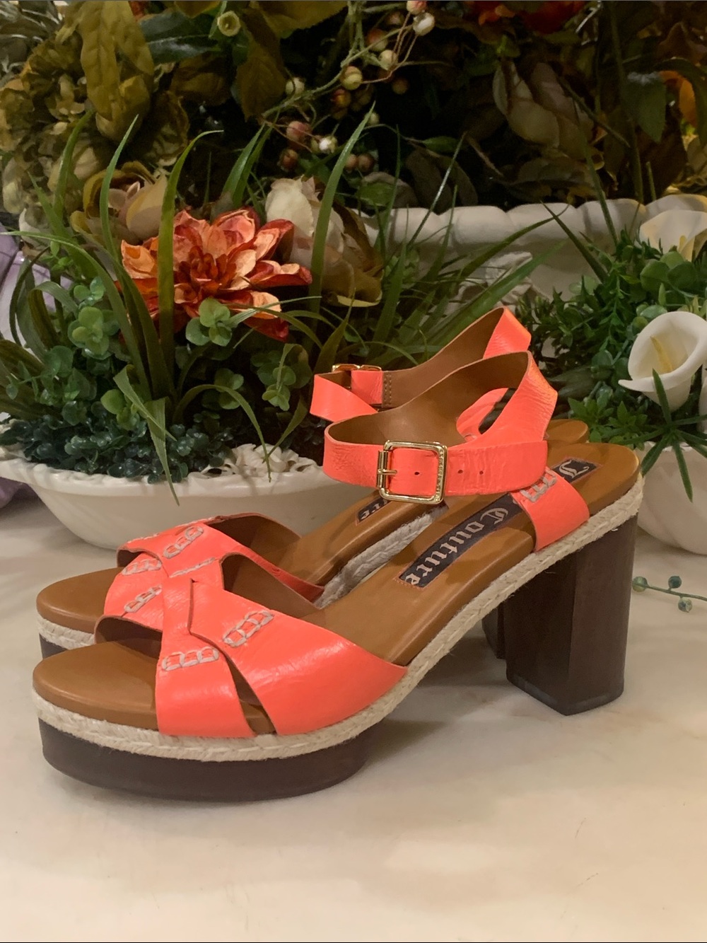 Juicy Couture platform wedge sandals with crisscross straps Size 9 M